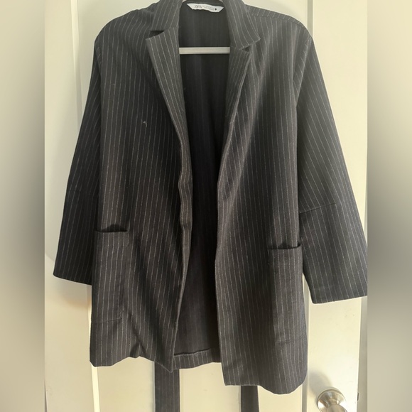 Zara Women's Belted Black Pinstripe Jacket/Blazer. Two pockets on front. Sz M - Picture 2 of 6